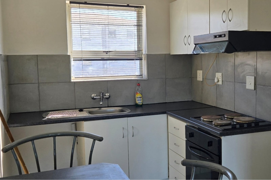 To Let 2 Bedroom Property for Rent in Lansdowne Western Cape